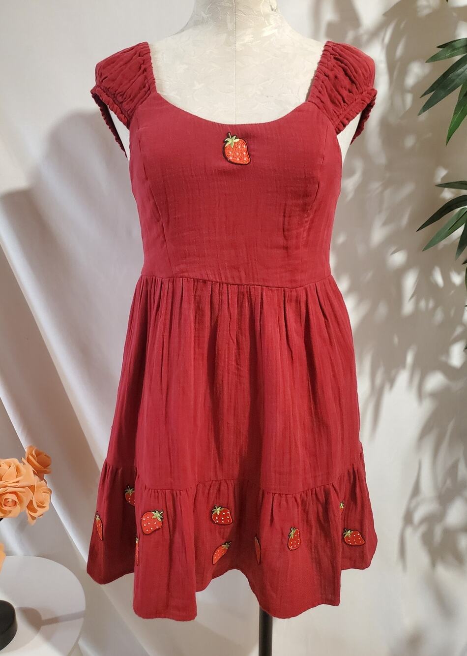 Old Navy Tiered Smocked Strawberry Dress Sz XS Red Cottage Prairie Fruit Summer